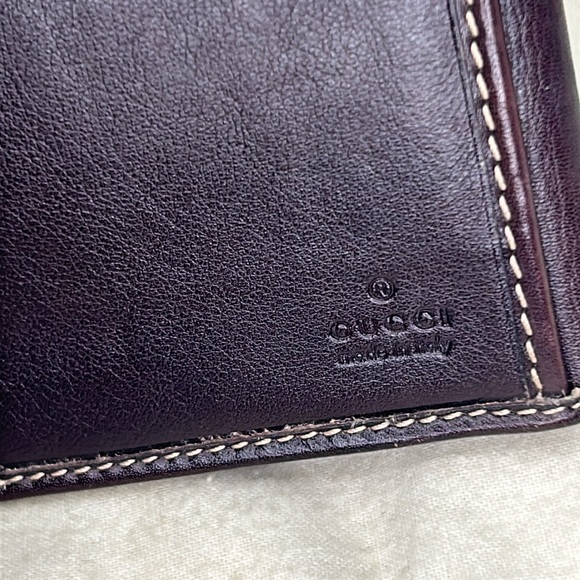 Gucci Interlocking GG Signature Wallet - Picture 12 of 17